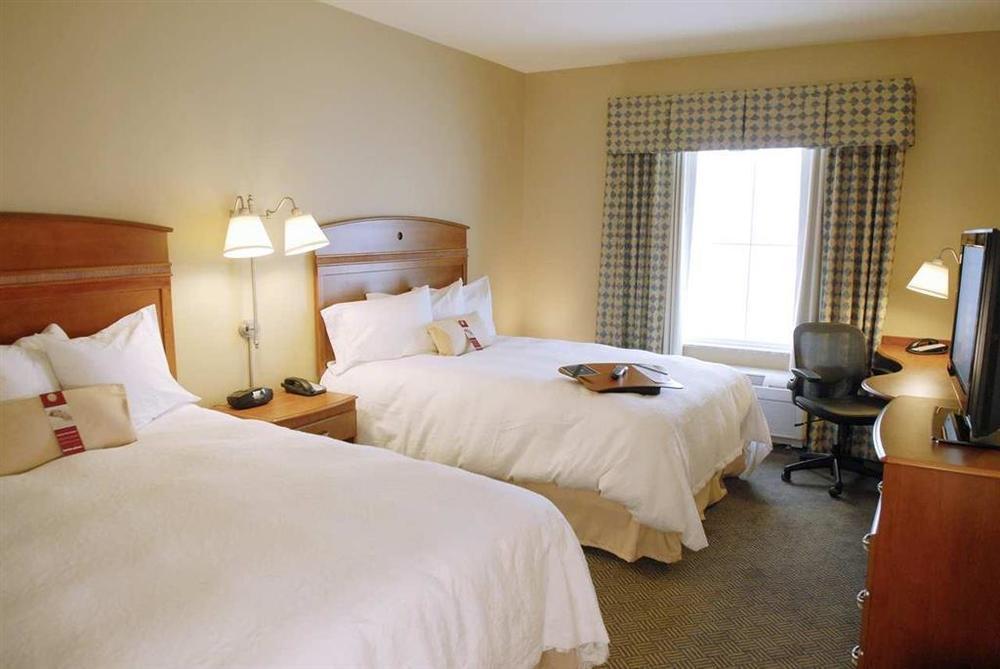 Hampton Inn & Suites Мистик Номер фото