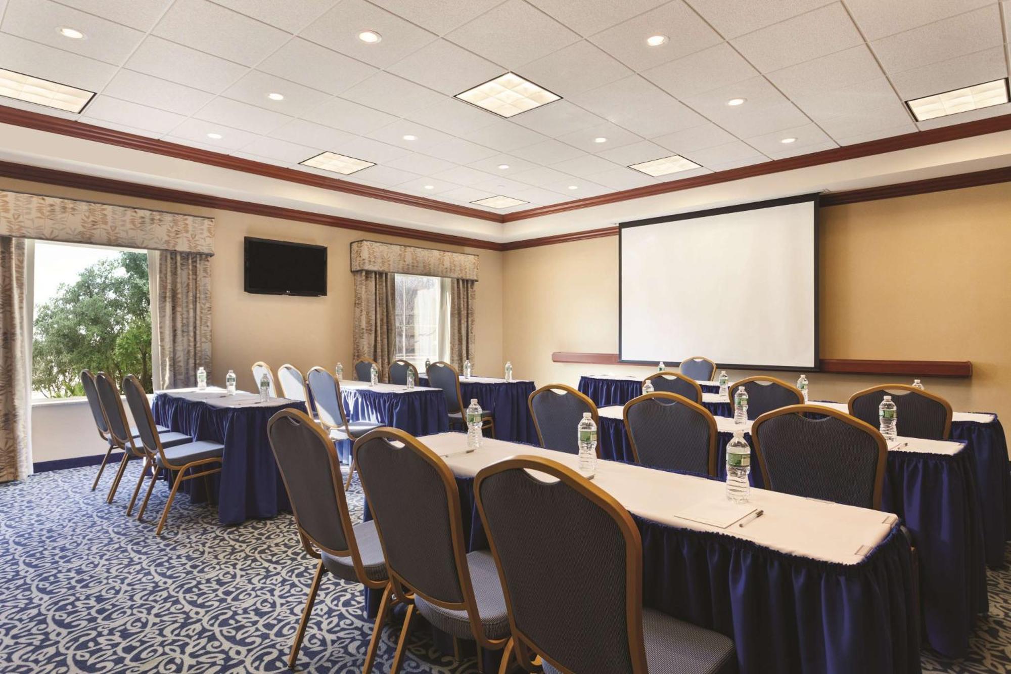 Hampton Inn & Suites Мистик Экстерьер фото