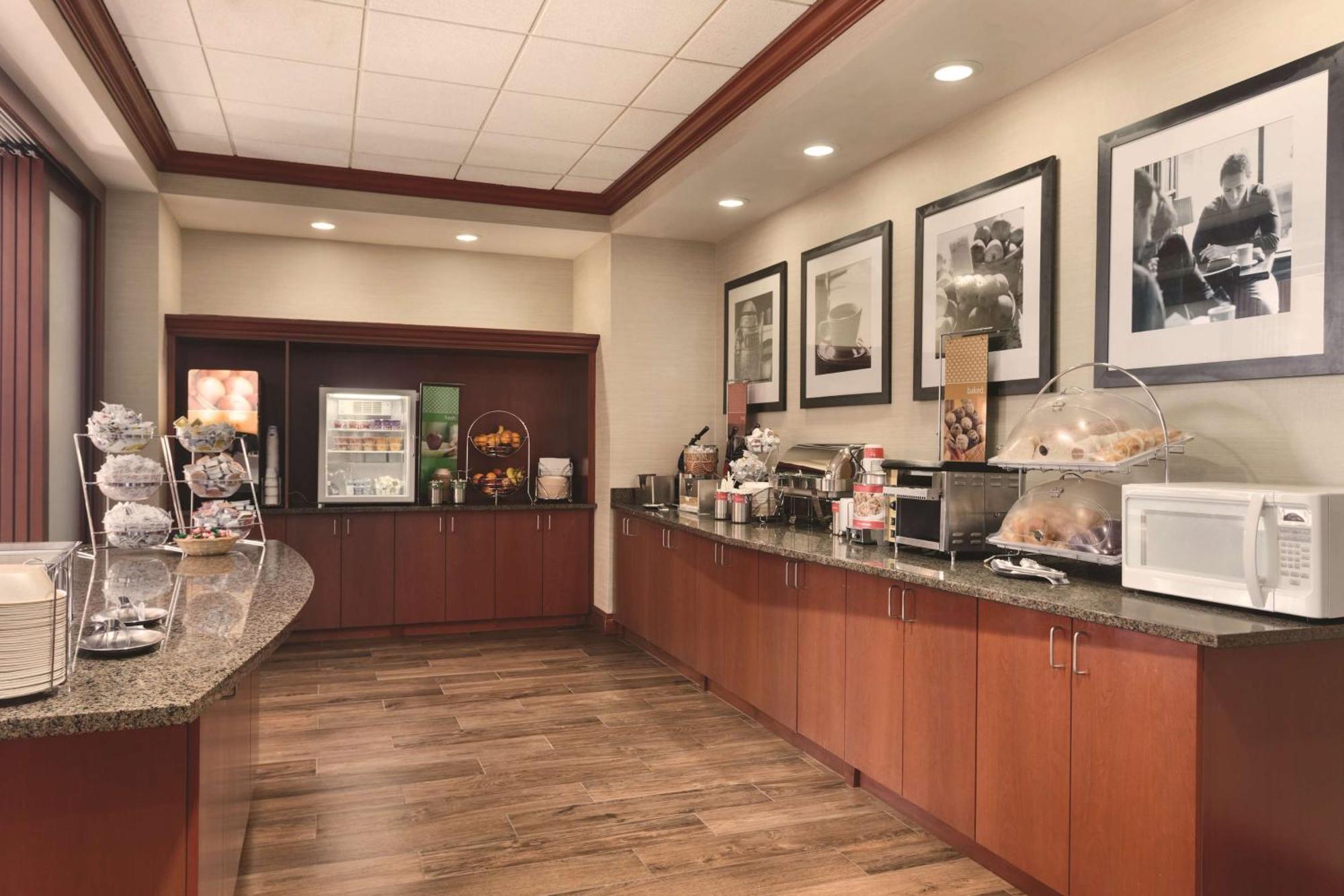 Hampton Inn & Suites Мистик Экстерьер фото