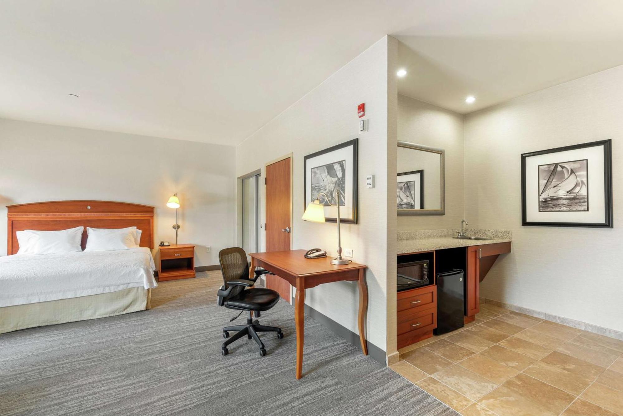 Hampton Inn & Suites Мистик Экстерьер фото
