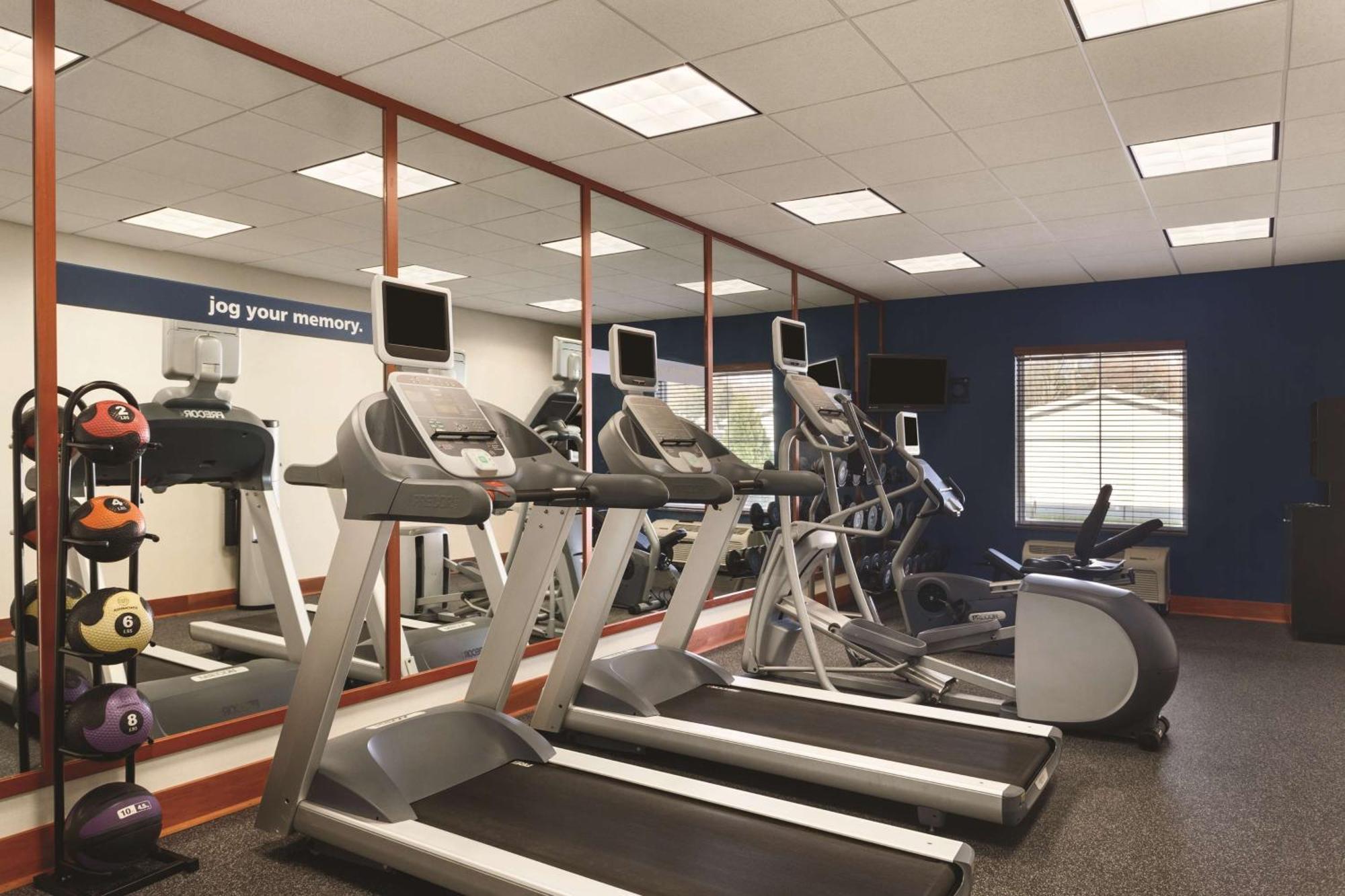 Hampton Inn & Suites Мистик Экстерьер фото