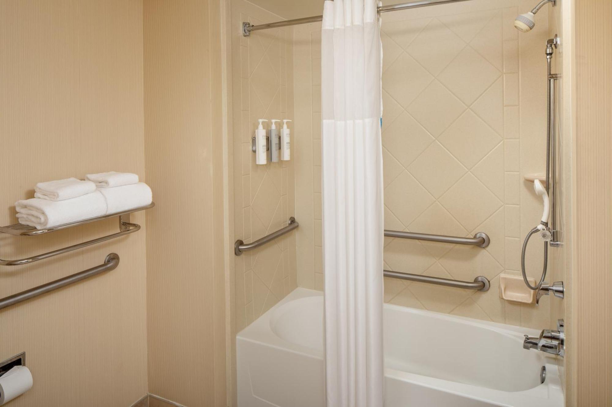 Hampton Inn & Suites Мистик Экстерьер фото