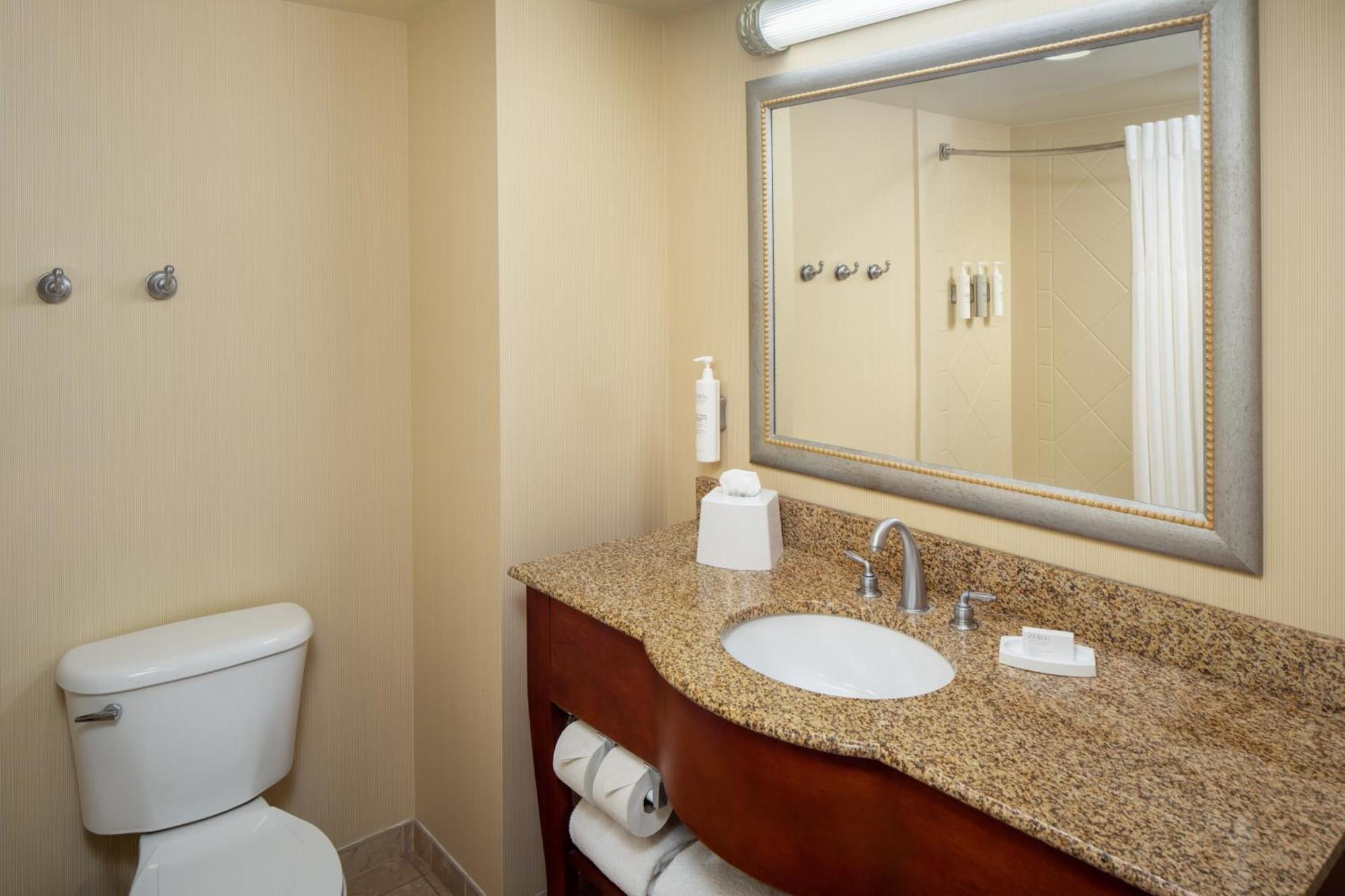 Hampton Inn & Suites Мистик Экстерьер фото