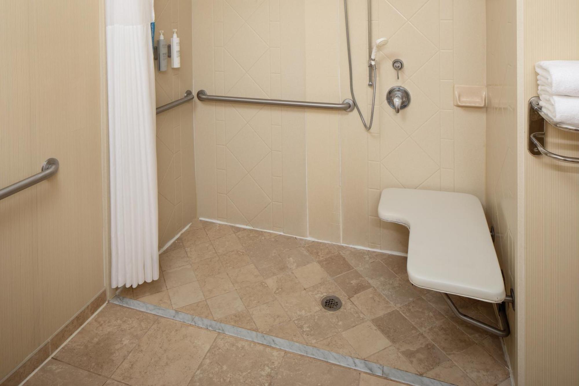 Hampton Inn & Suites Мистик Экстерьер фото