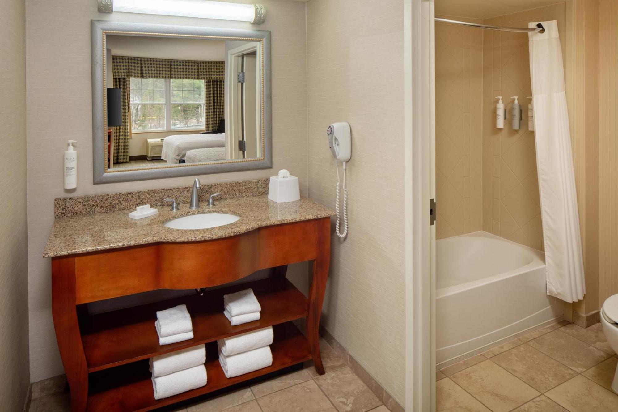 Hampton Inn & Suites Мистик Экстерьер фото