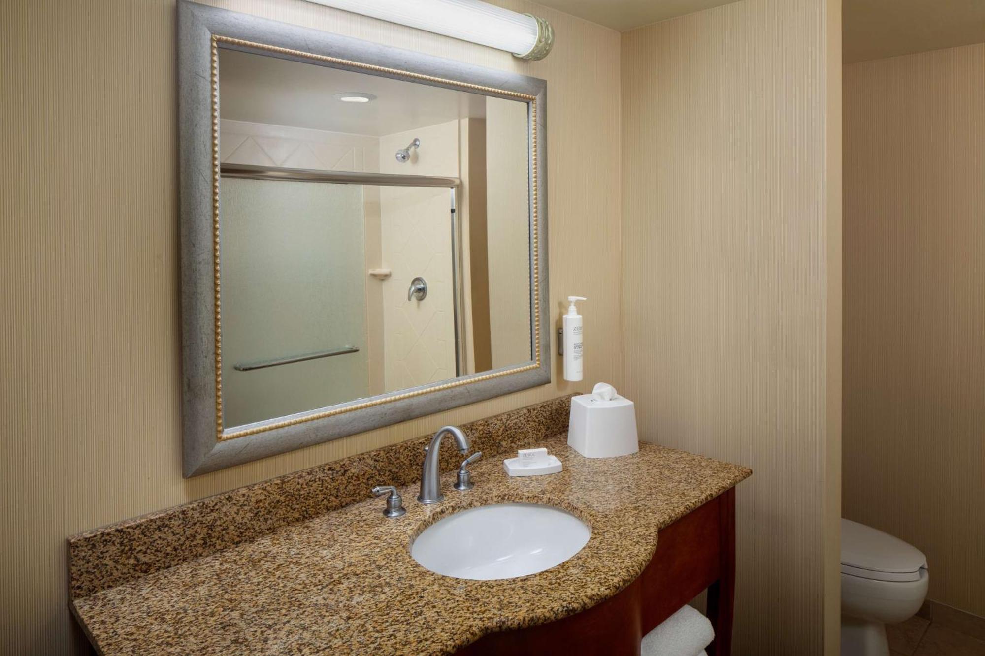 Hampton Inn & Suites Мистик Экстерьер фото