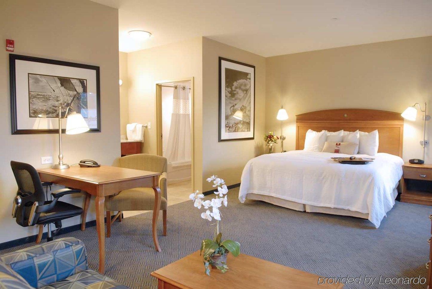 Hampton Inn & Suites Мистик Номер фото